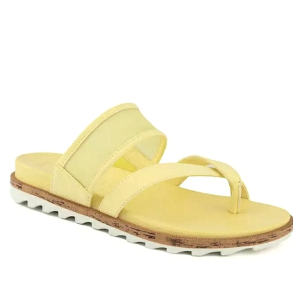 - LONDON FOG STELANIE YELLOW SANDAL NWOT